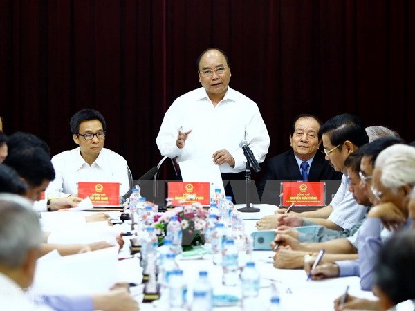 Thủ tướng Nguyễn Xuân Phúc làm việc với Liên hiệp các hội văn học nghệ thuật Việt Nam. (Ảnh: An Đăng/TTXVN)