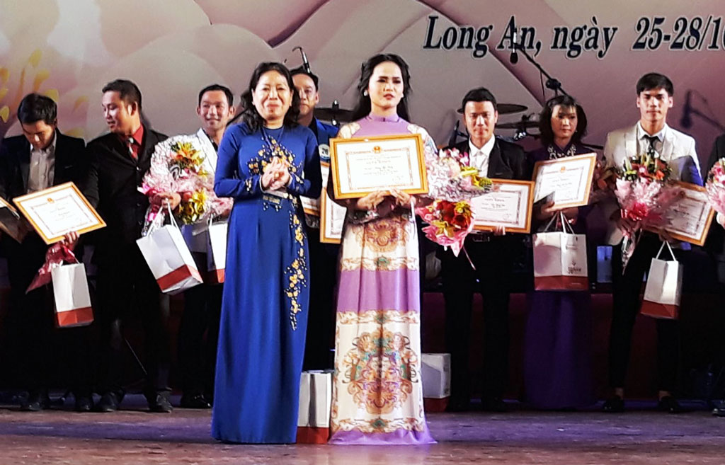 Thí sinh Lương Ngọc Trang (17 tuổi) xuất sắc giành giải Nhất hội thi