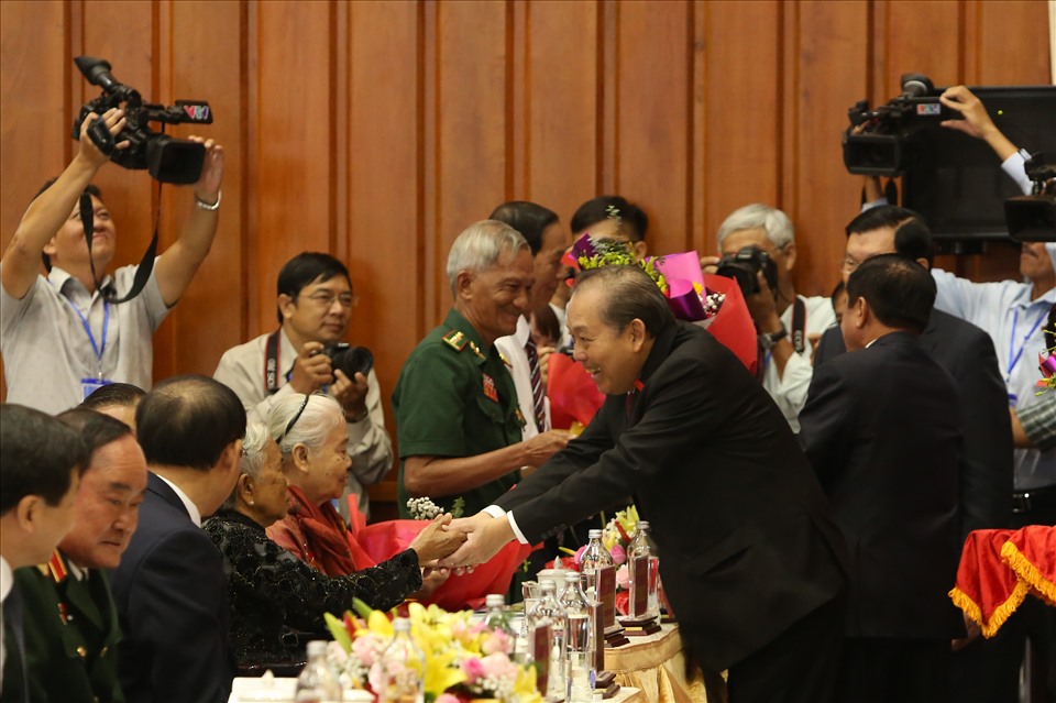 Phó Thủ tướng Thường trực Trương Hòa Bình trong một chuyến công tác ở Long An.
