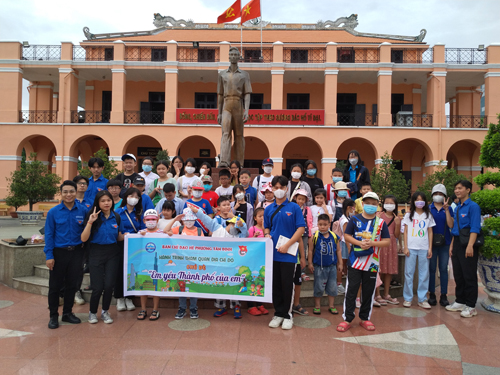 Đoàn thanh thiếu niên phường Tân Định, quận 1 TP.HCM tham quan Bến Nhà Rồng.